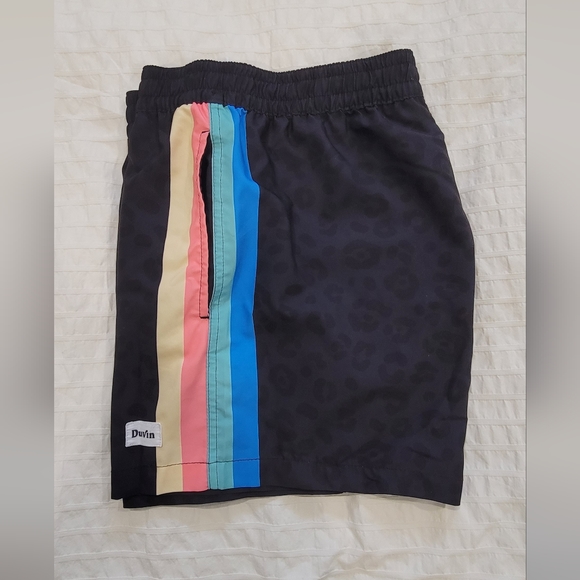 Duvin leopard print retro stripe swim short. Size M - Picture 2 of 2